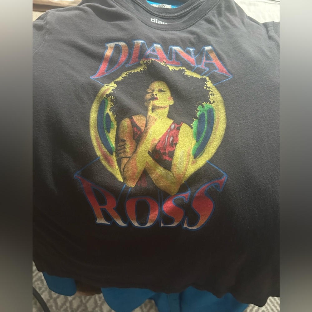 Diana Ross Apparel Black Tshirt size small